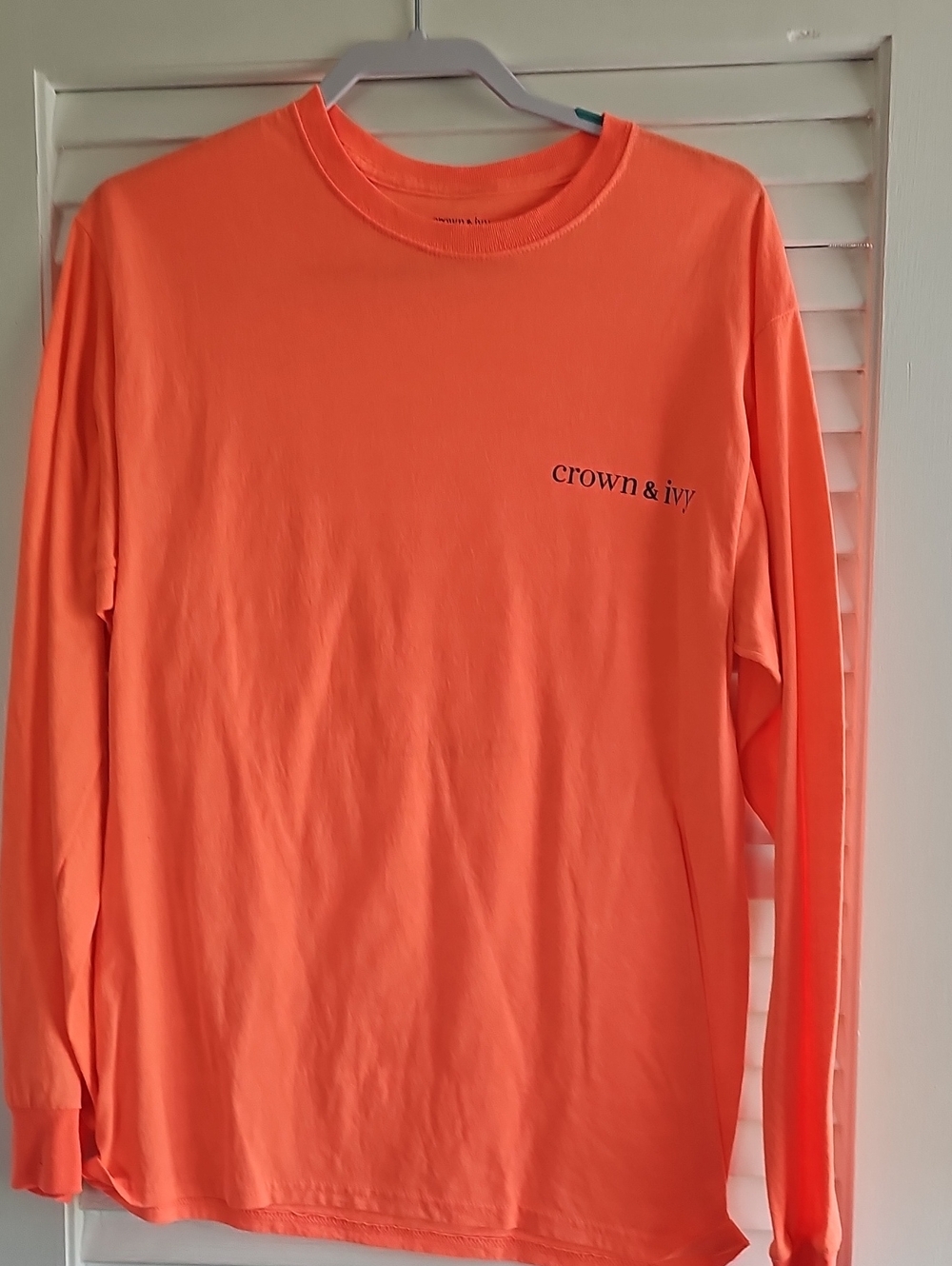 crown & ivy Long Sleeve Tee in Vibrant Coral Orange